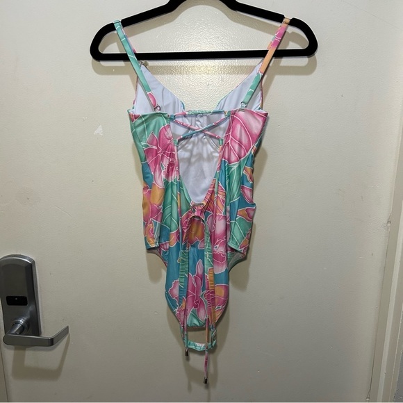 NWT Kenny Flowers Watercolors The Maui Underwire One Piece Swimsuit Size Medium - Picture 8 of 16
